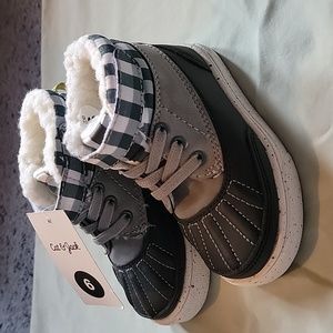 Cat & Jack little boys boots, size 6. NWT. Black and gray with a little green.
